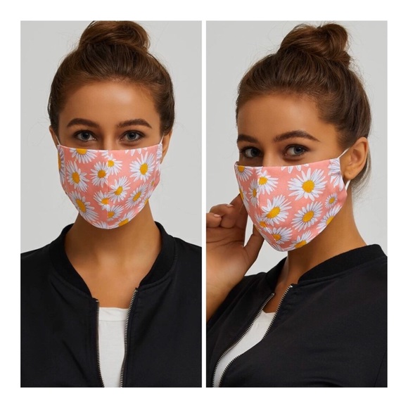 LAST 1! Pink Daisy Print Face Mask - Picture 1 of 2